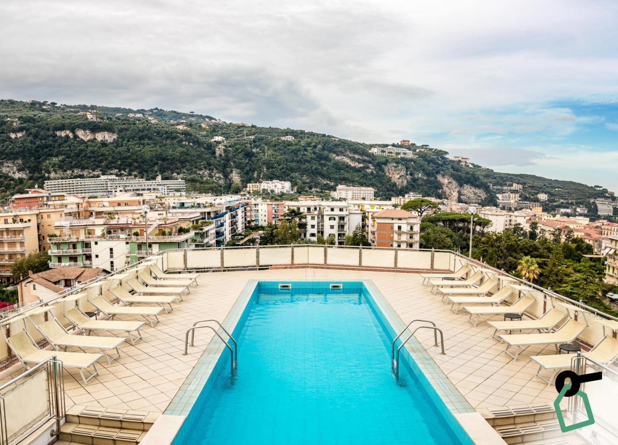 Hotiday Hotel Sorrento Exterior foto