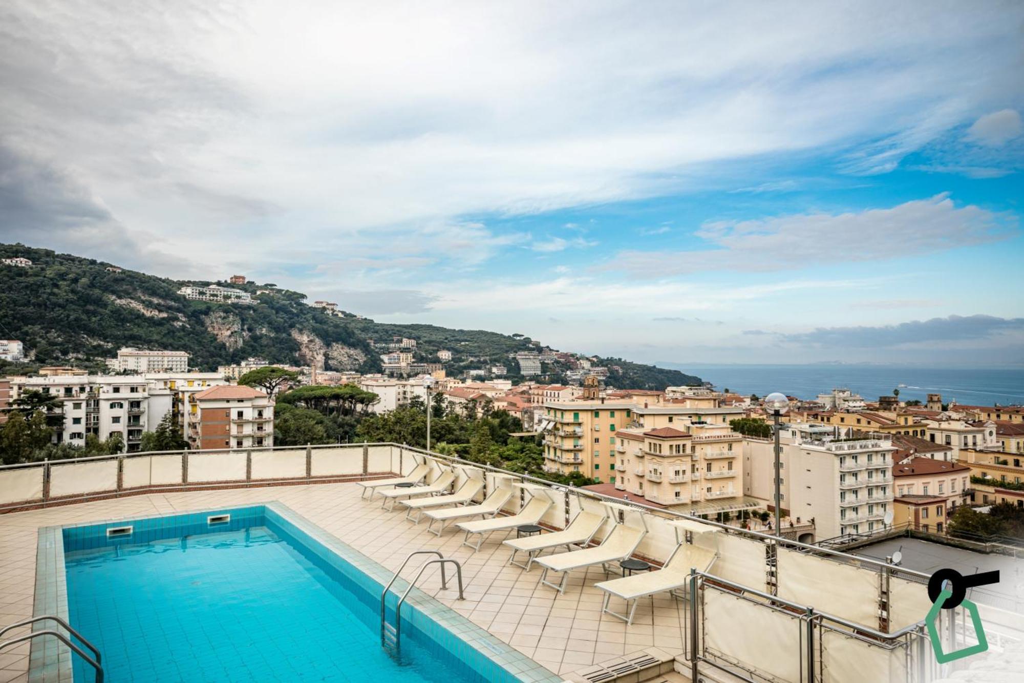 Hotiday Hotel Sorrento Exterior foto