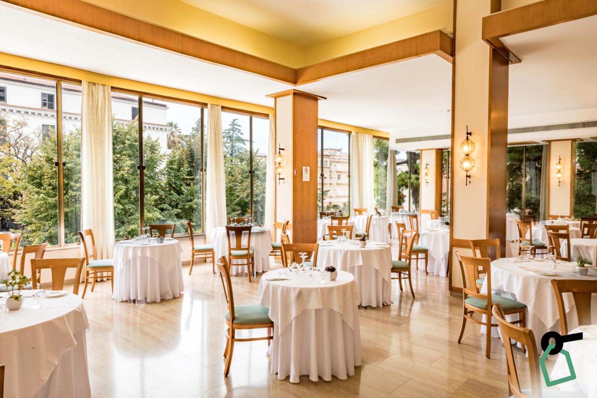 Hotiday Hotel Sorrento Exterior foto