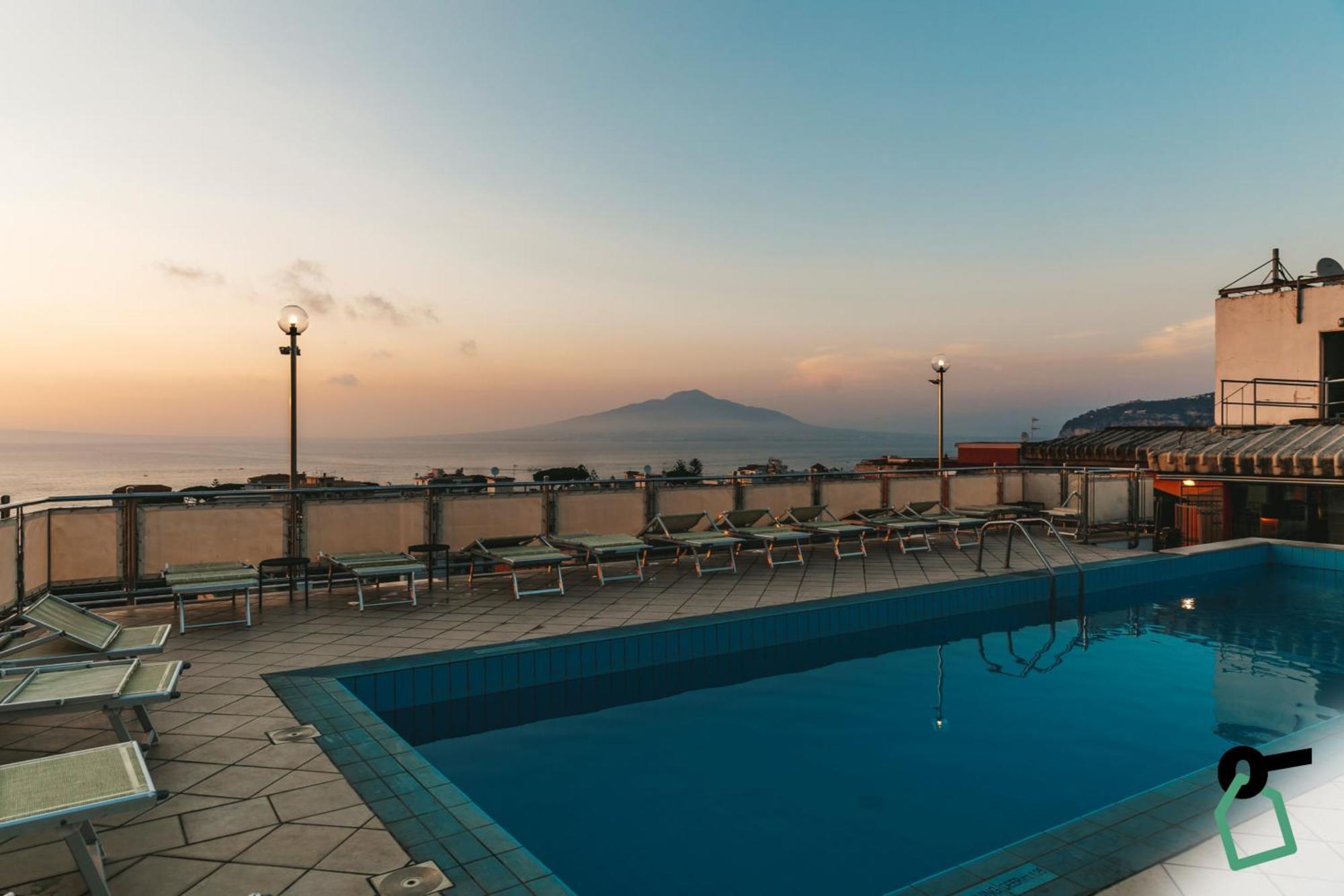Hotiday Hotel Sorrento Exterior foto