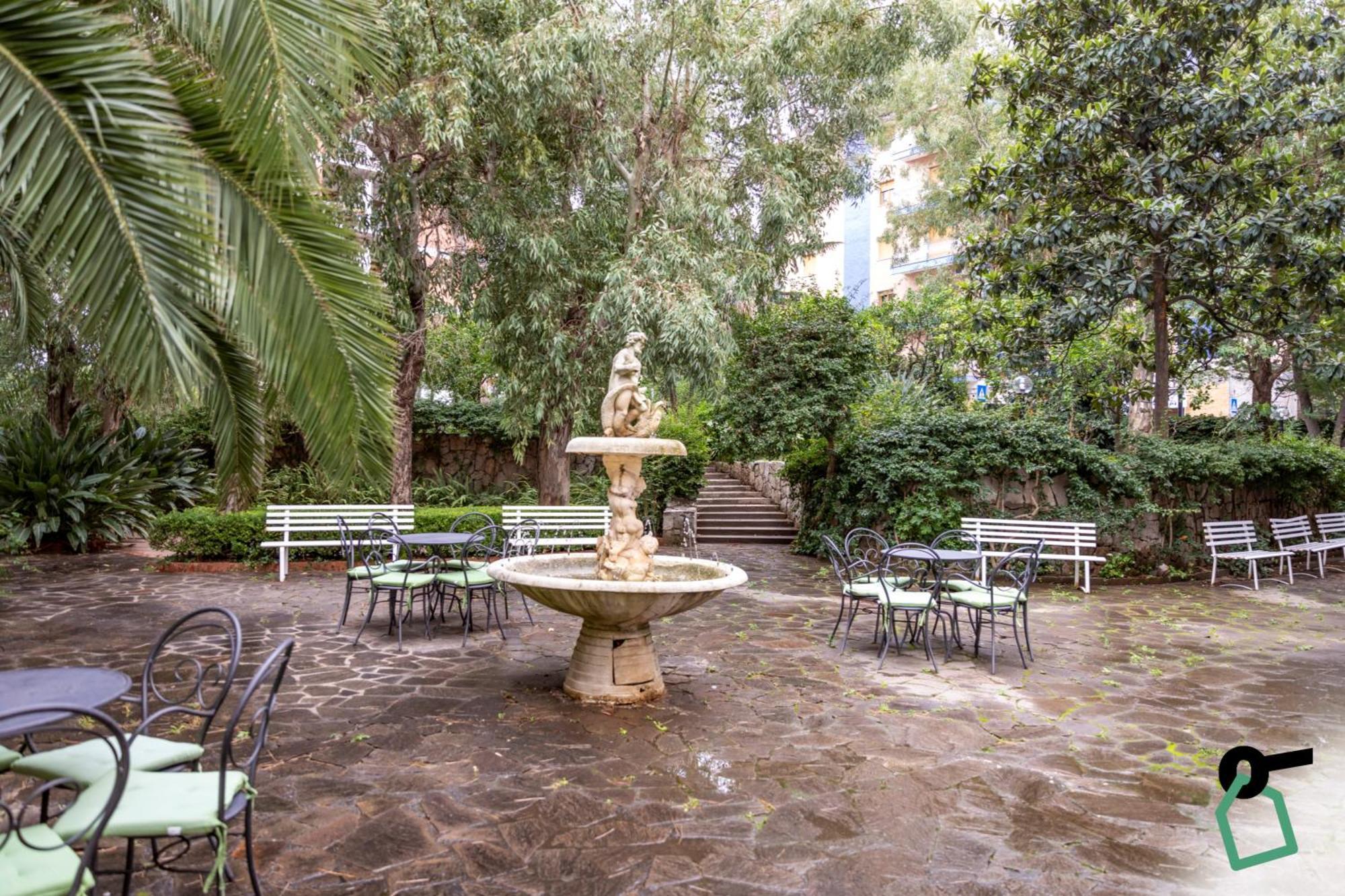 Hotiday Hotel Sorrento Exterior foto