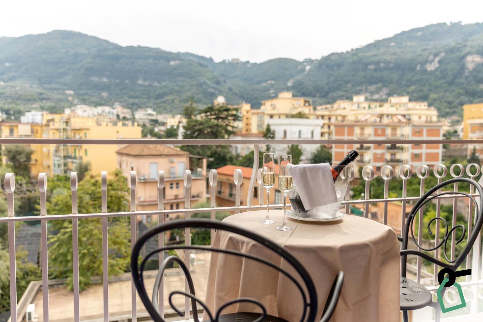 Hotiday Hotel Sorrento Exterior foto